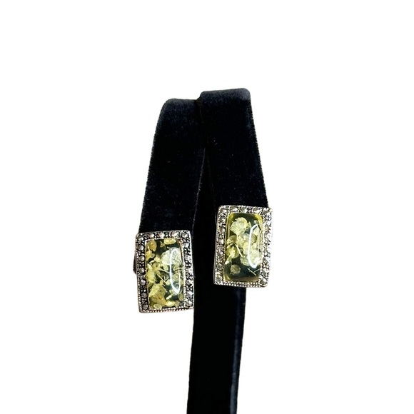 Vintage Lucite Dried Flower Rectangle Pierced Stud Earrings - Picture 3 of 8